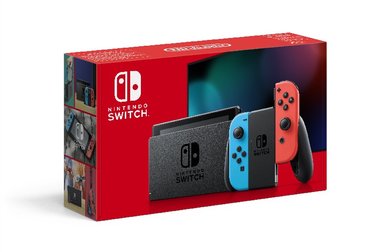 Caja de Nintendo Switch con la consola y los mandos visibles en la parte delantera y laterales.