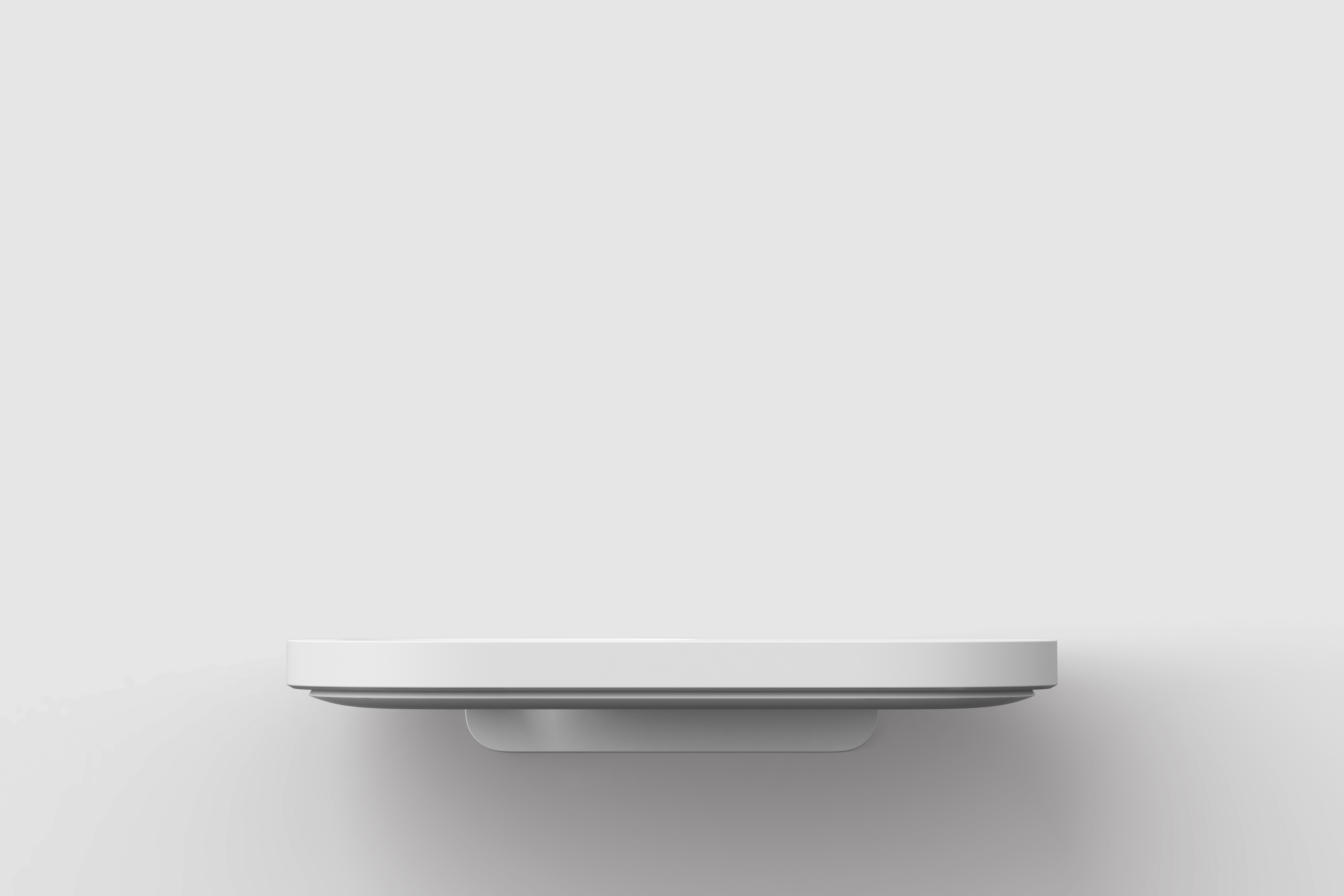 Weißes, rundes, schwebendes Regal an einer weißen Wand. Schlichtes, minimalistisches Design.