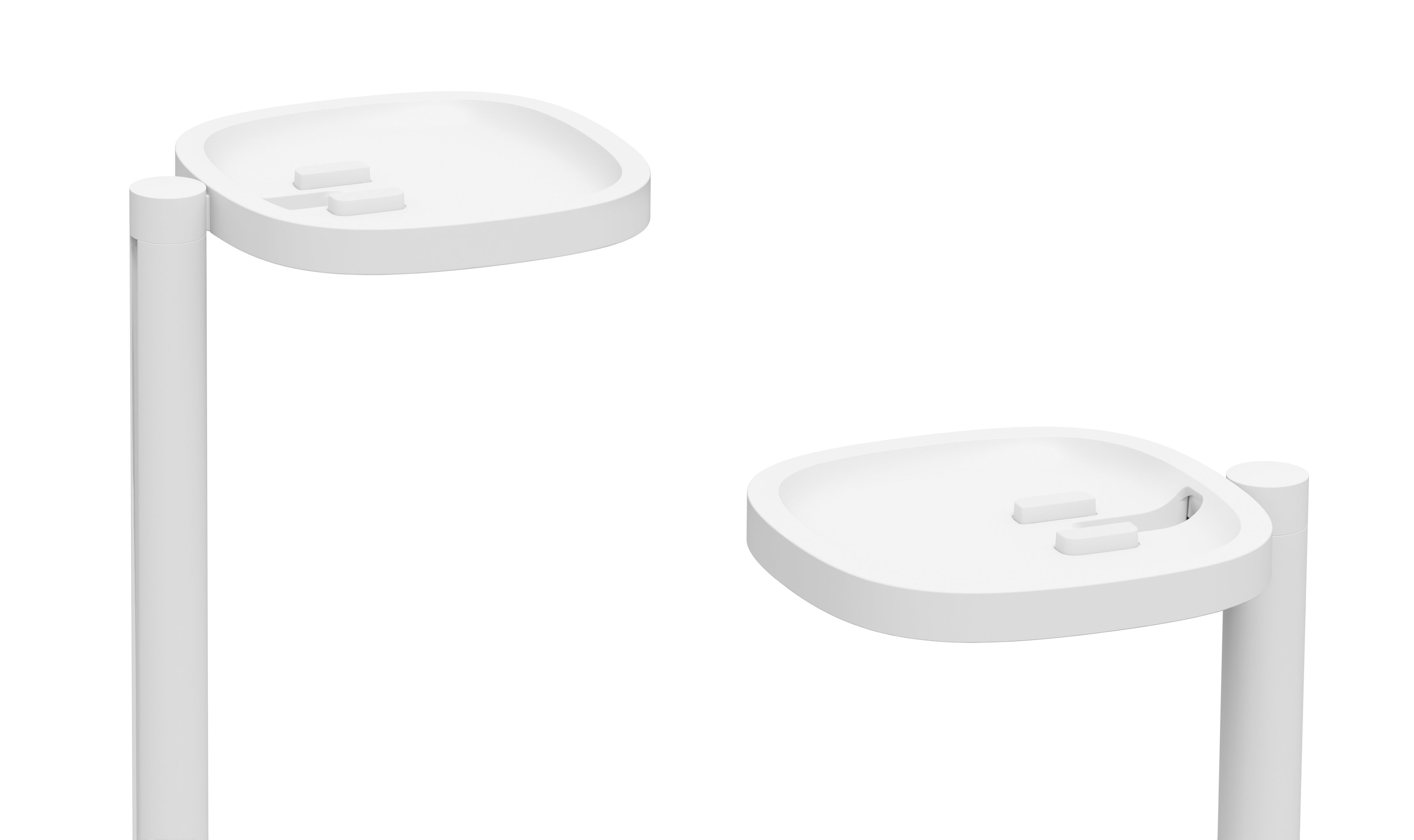 Zwei weiße, minimalistische Beistelltische mit quadratischer Oberfläche und einem einzelnen zentralen Bein.
