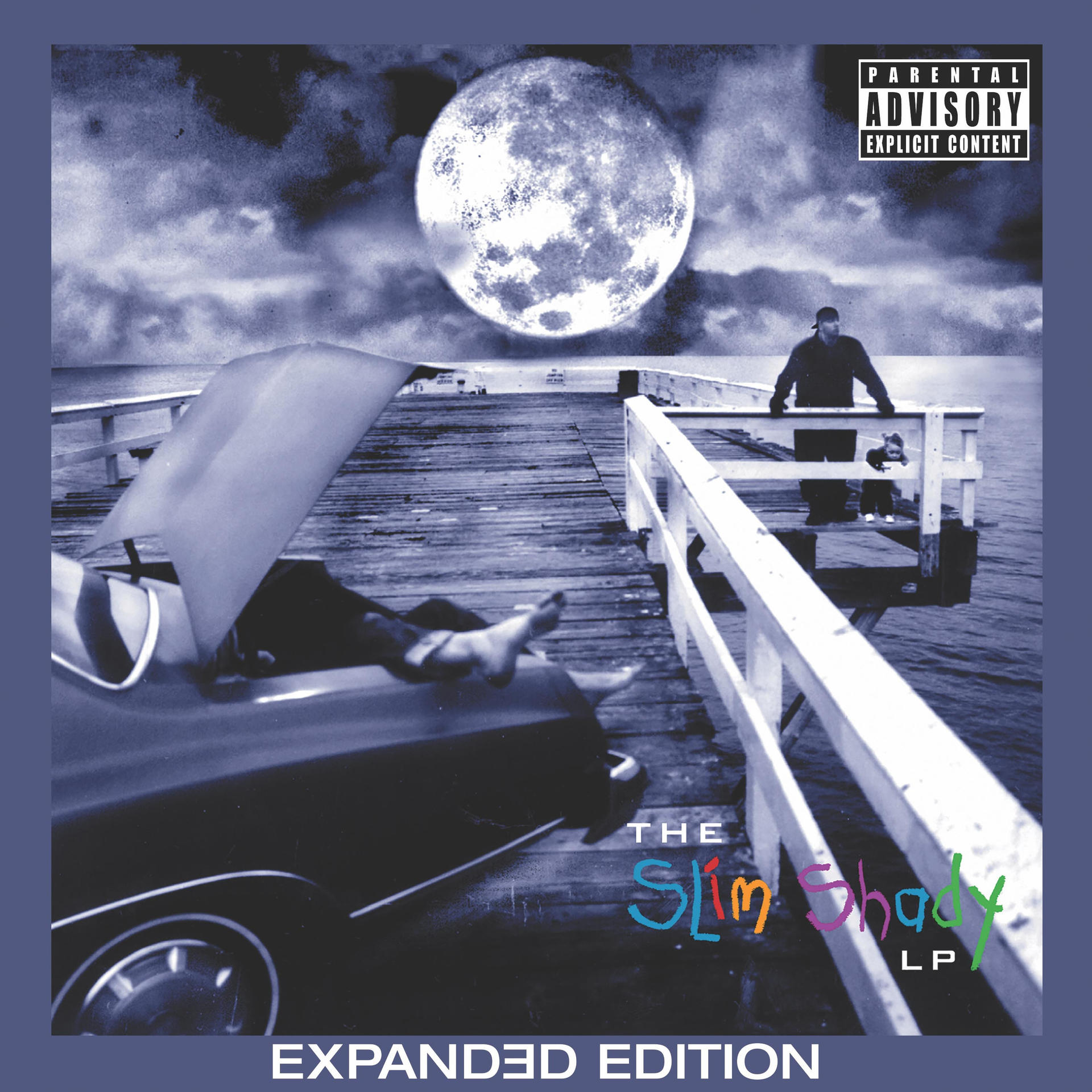 Albumhoes met een man op een pier onder volle maan. Tekst: The Slim Shady LP, Expanded Edition.