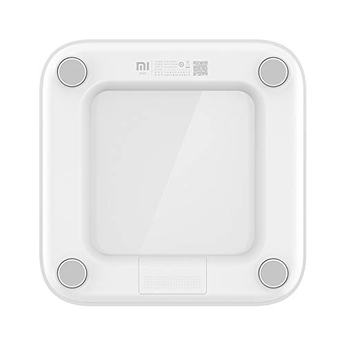 La parte inferior de una báscula inteligente Xiaomi blanca con un centro rectangular y cuatro almohadillas grises.