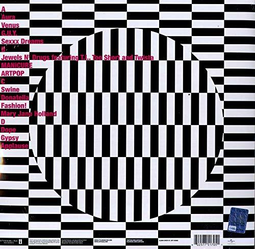 Albumcover mit schwarz-weißem Schachbrettmuster, Text in einem Kreis.