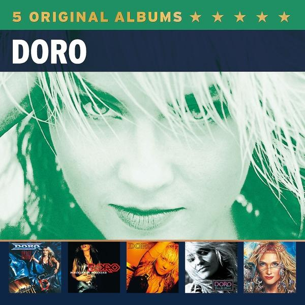 CD-Cover mit dem Gesicht einer blonden Frau und fünf Albumcovern.