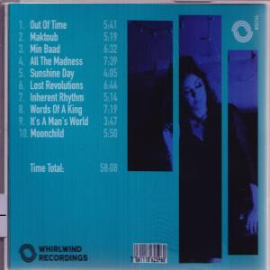 CD-Rückseite mit Frauenbild in Blau und Trackliste auf hellblauem Hintergrund.