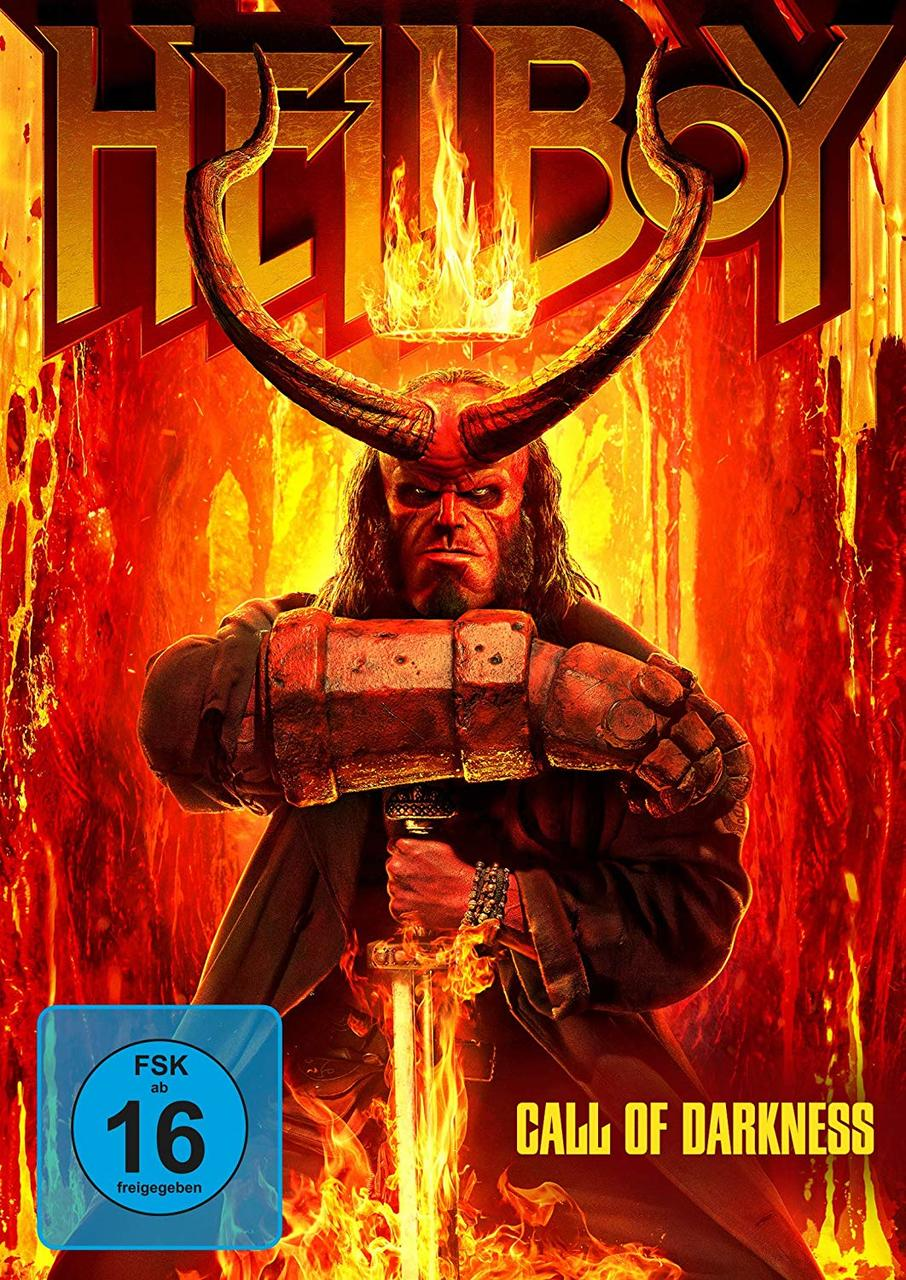 Hellboy Call of Darkness DVD-Cover. Hellboy mit Hörnern und Schwert, Feuerhintergrund, mit Text.