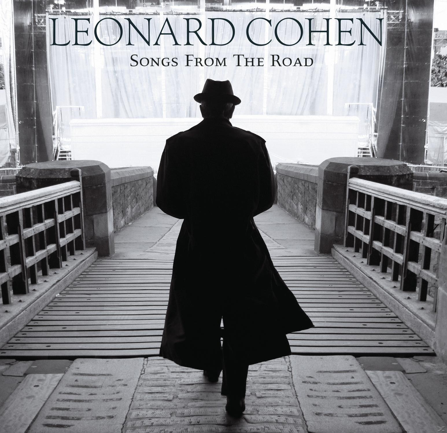 Fekete-fehér lemezborító Leonard Cohennel, aki egy hídon sétál el, felül felirattal.