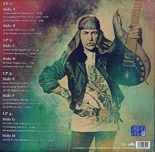 Rückseite des Albums mit Titelliste und einem Mann mit Gitarre.
