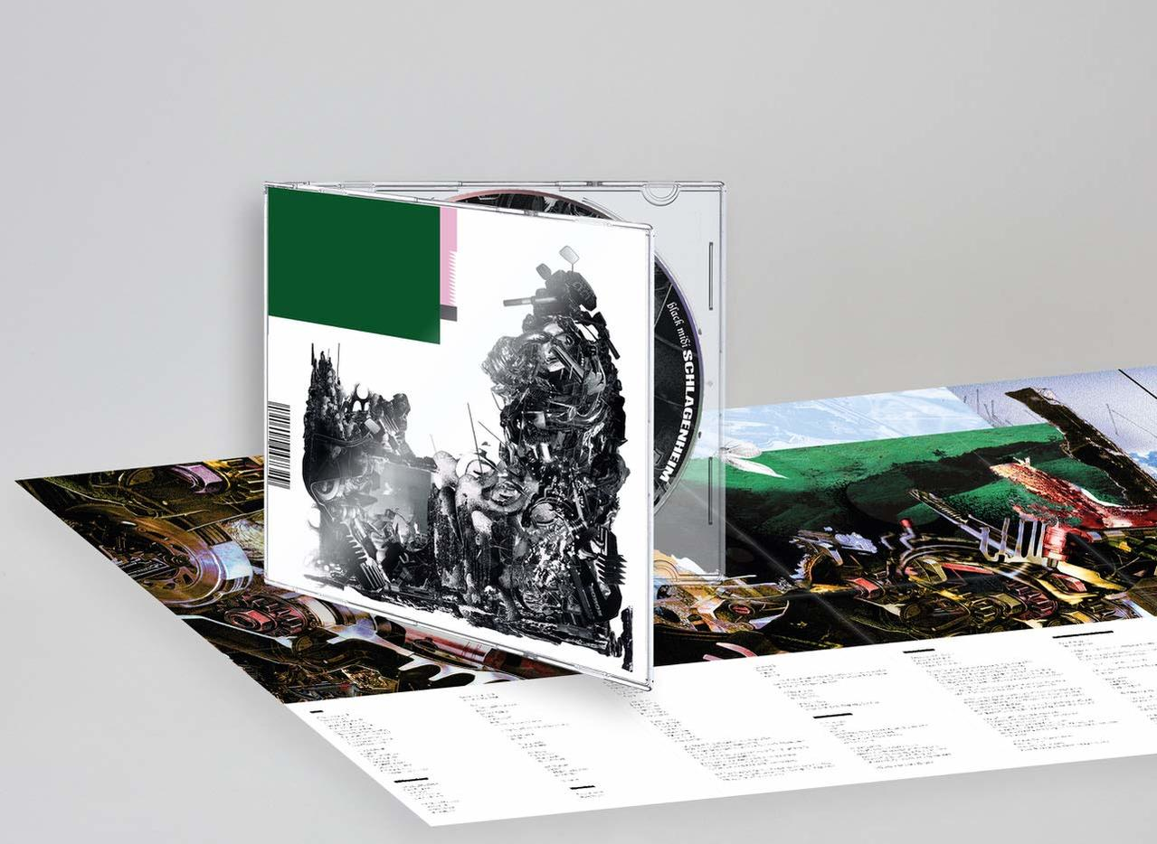 Geöffnete CD-Hülle, CD und Cover-Art zeigend. Cover-Art mit grünem Balken und abstrakten Schwarz-Weiß-Bildern.