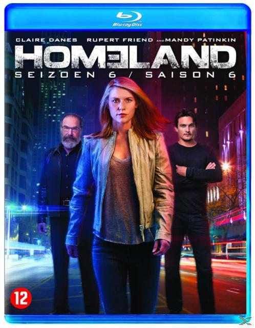 DVD-hoes: Claire Danes, Homeland, seizoen 6, drie mensen die staan, blauwe achtergrond, 12 jaar.