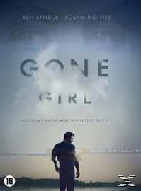 Filmposter: Gone Girl. Een man die naar beneden kijkt op de voorgrond, een bewolkte lucht op de achtergrond.