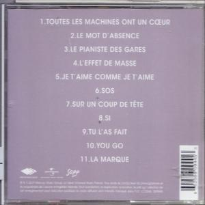 Boîtier de CD avec liste de chansons. Fond violet avec texte blanc. Un code-barres est à droite.
