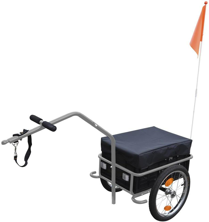 Ein Fahrradanhänger mit einer schwarzen Box und einer orangefarbenen Fahne.