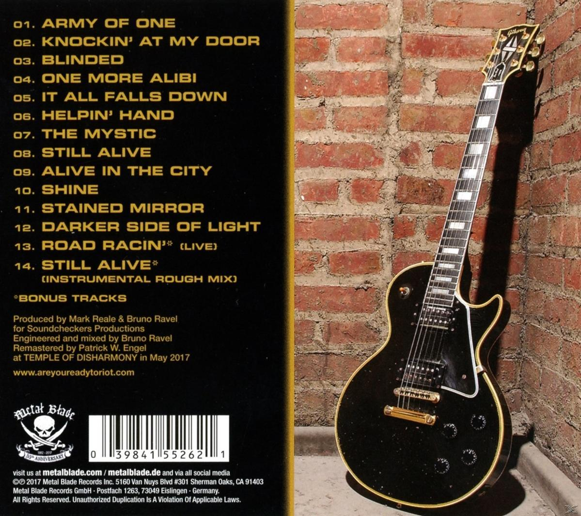 Gitár hátulja téglafallal és egy zenei album szövegével.