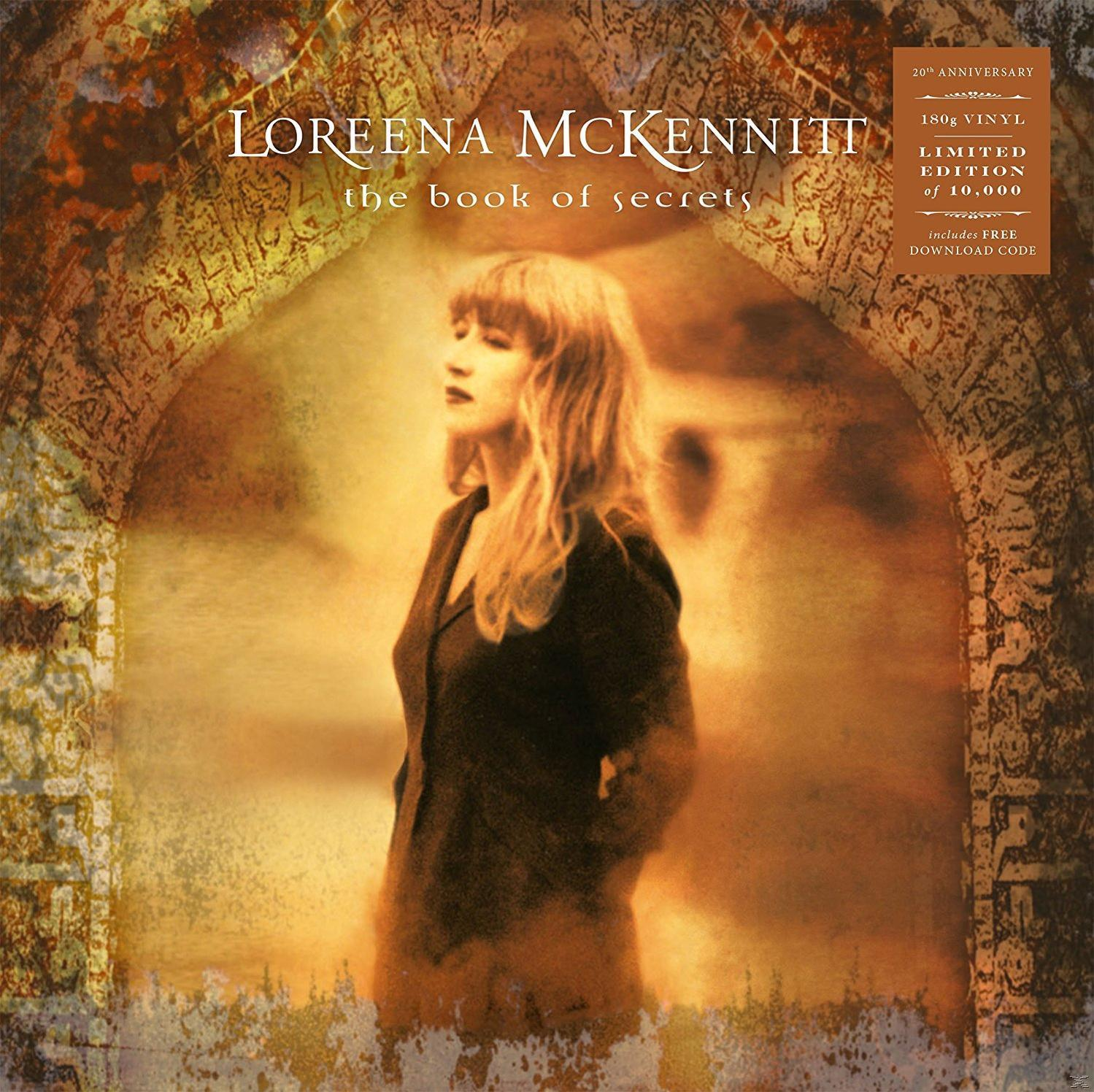 Loreena McKennitt album borító. Nő egy boltívben, szépia tónusok, 'The Book of Secrets'.