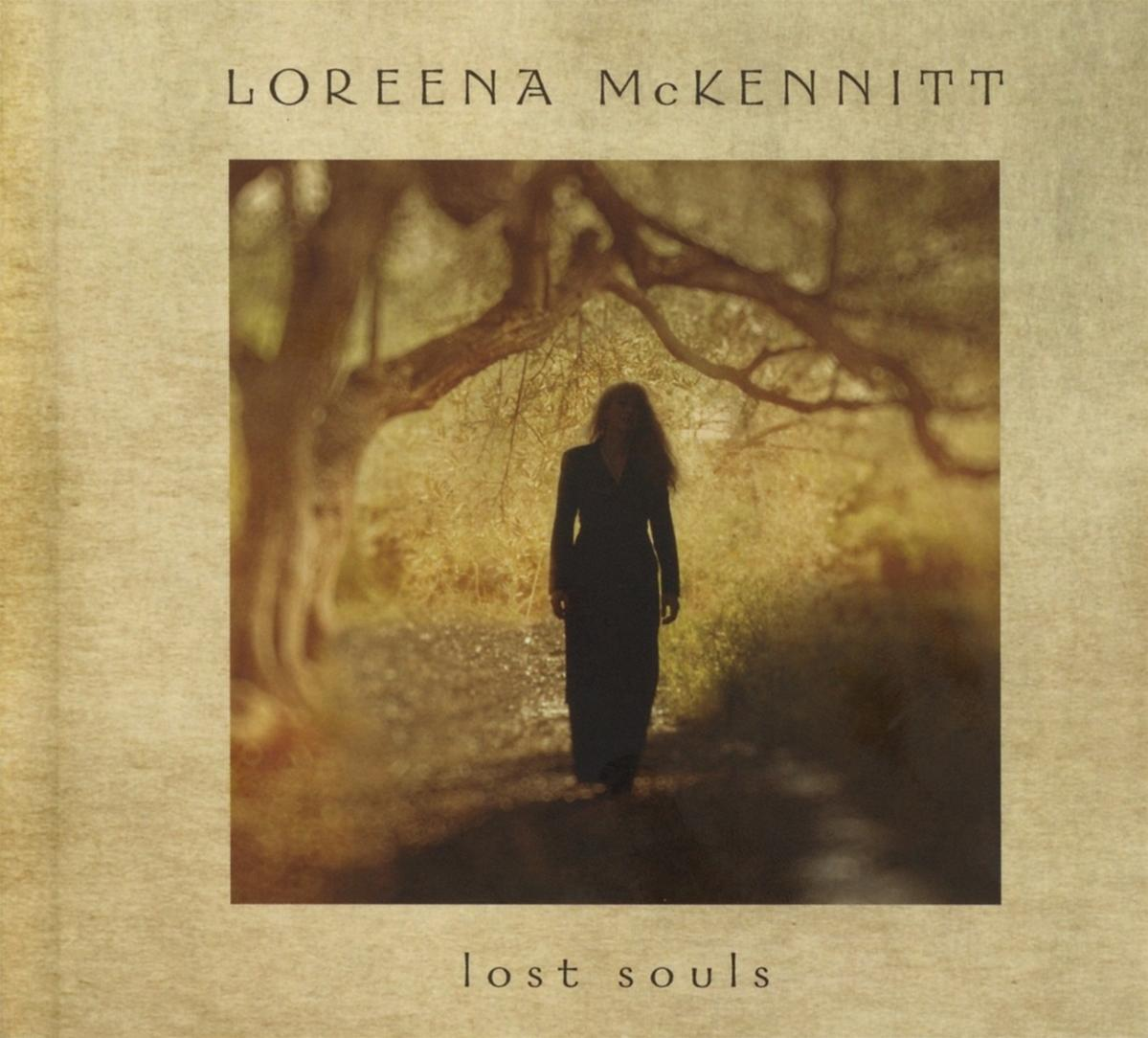 Loreena McKennitt album borító, nő sétál az erdőben, sötét és hangulatos.