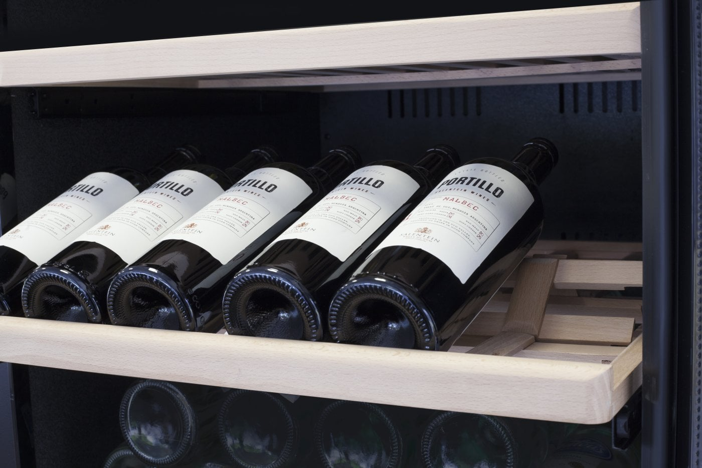CASO 776 WINE CHEF PRO 126-2D WIFI Weintemperierer (, Schwarz, Edelstahl, Anzahl Flaschen: 126)