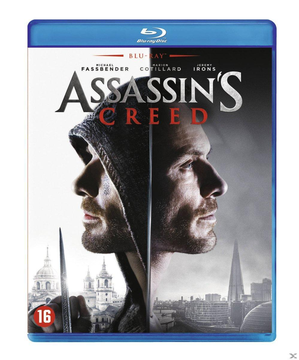 Blu-ray filmhoes voor 'Assassin's Creed'. Bevat twee gezichten in het midden en titeltekst.