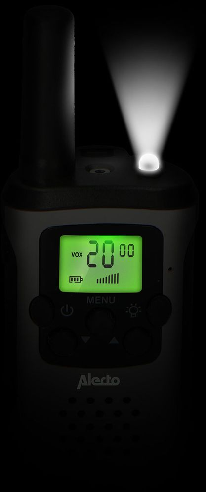 Ein Funkgerät mit beleuchtetem Bildschirm. Es zeigt 20:00 an und hat eine beleuchtete Taschenlampe.