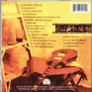 Rückseite einer CD. Listet Songtitel und Credits auf. Eine Gitarre liegt auf einem Stuhl.