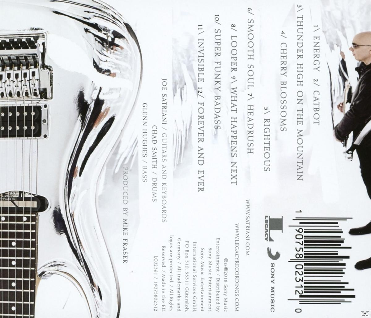 Album borító, gitárral, számokkal és előadók nevével, fekete háttérrel.