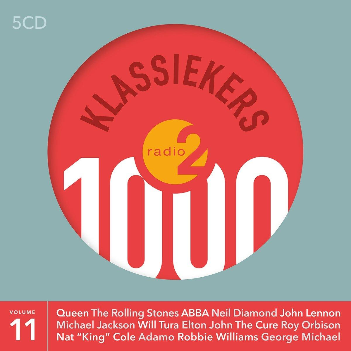 Pochette de CD avec fond rouge et texte blanc. Un grand '1000' domine. Noms de divers artistes.