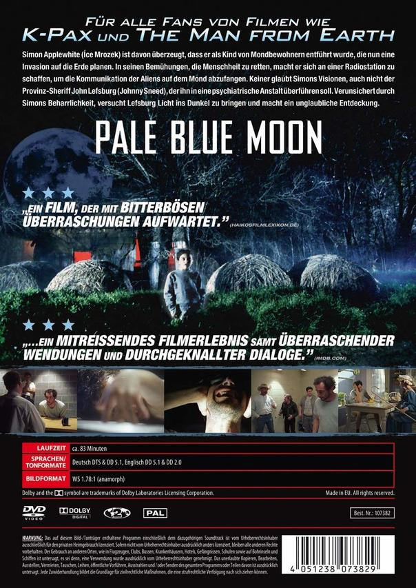 Filmcover mit Text und einem Bild eines Mannes. Der Hintergrund ist ein dunkler Wald und ein Vollmond.