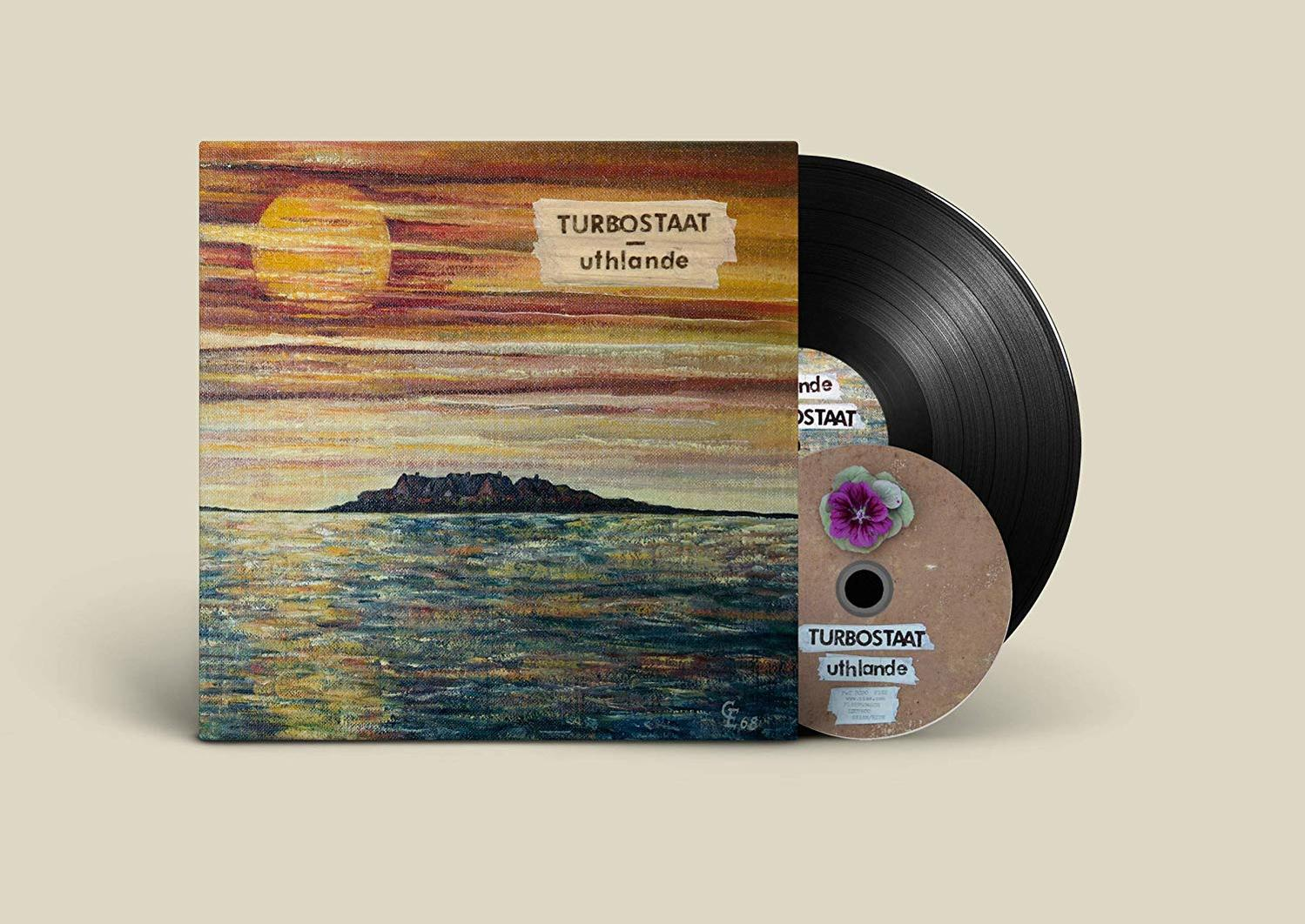 Albumcover mit Sonnenuntergangsgemälde, Schallplatte und CD. Der Albumtitel lautet TURBOSTAAT - UTHLANDE.