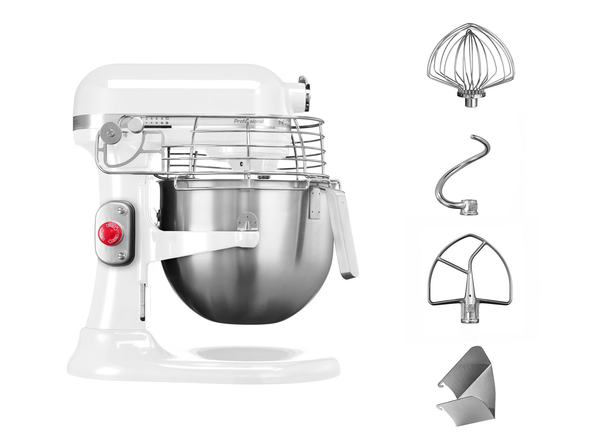 Ein weißer KitchenAid-Mixer mit Aufsätzen. Enthält einen Schneebesen, einen Knethaken, einen Flachrührer und einen Ausgießschutz. Isoliert auf weißem Hintergrund.