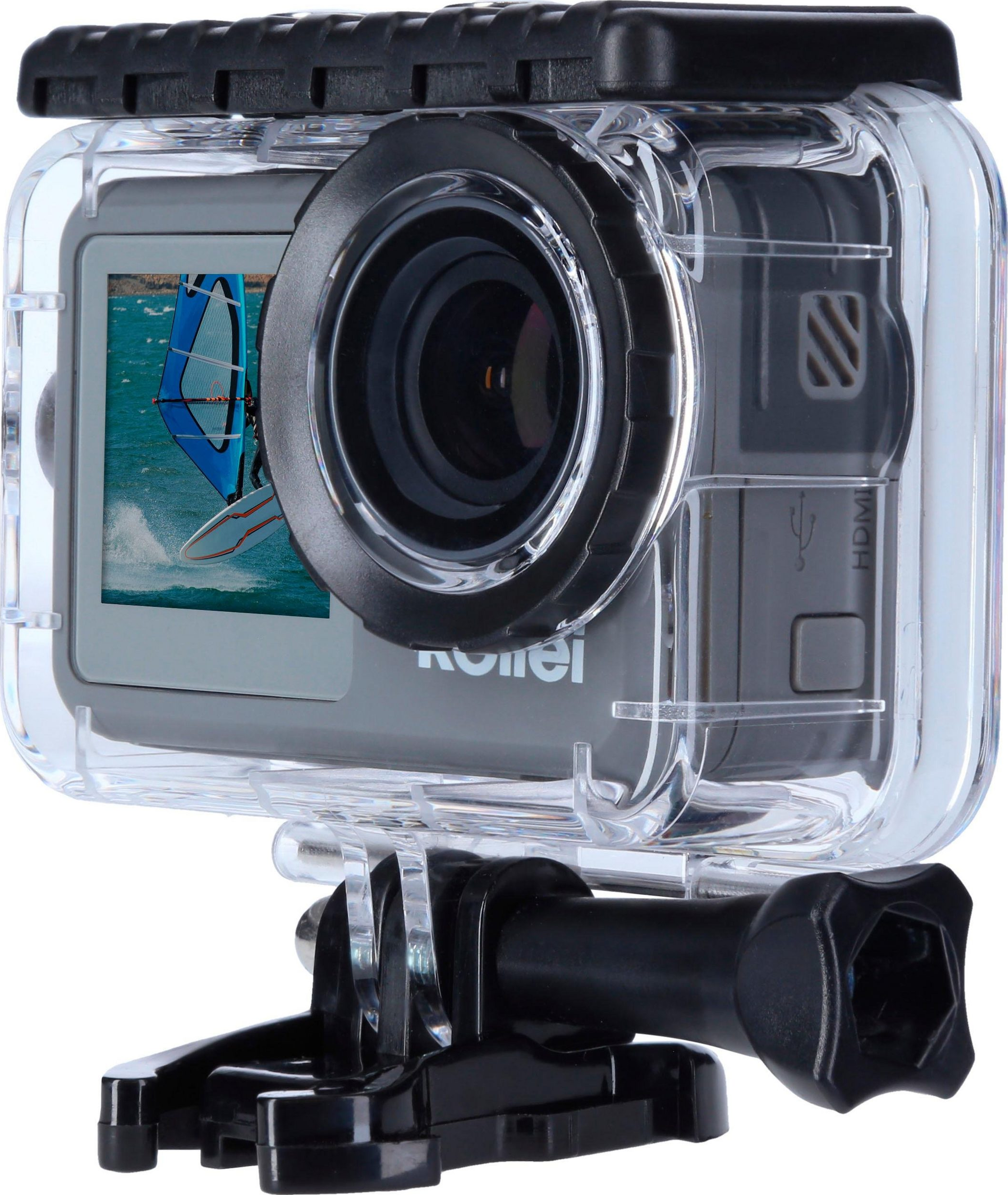 Una action cam in una custodia trasparente, con uno schermo che mostra un windsurfista. La fotocamera ha un supporto nero.