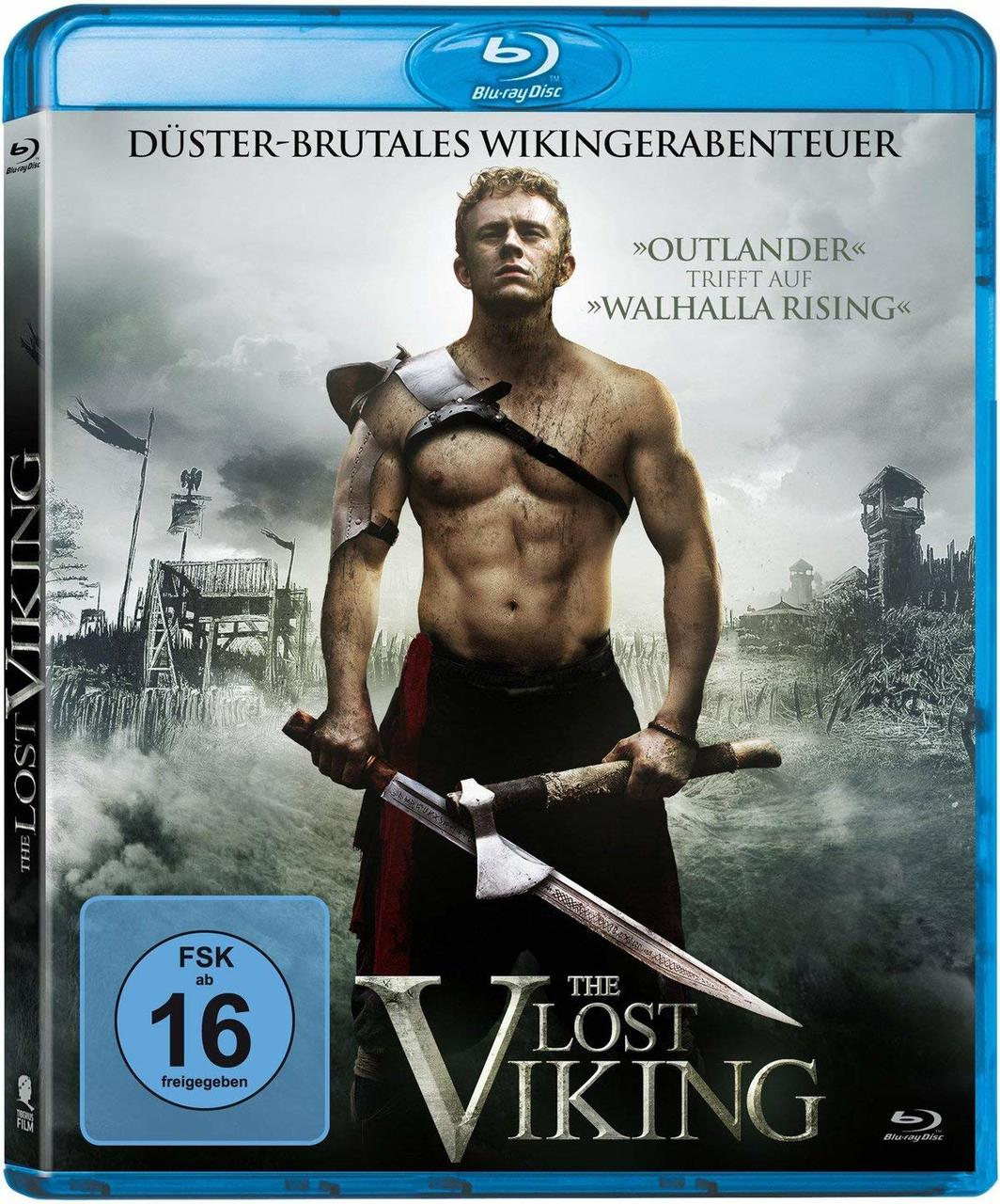 The Lost Viking DVD-Cover, Mann ohne Hemd hält Äxte. Blauer Hintergrund. FSK 16.