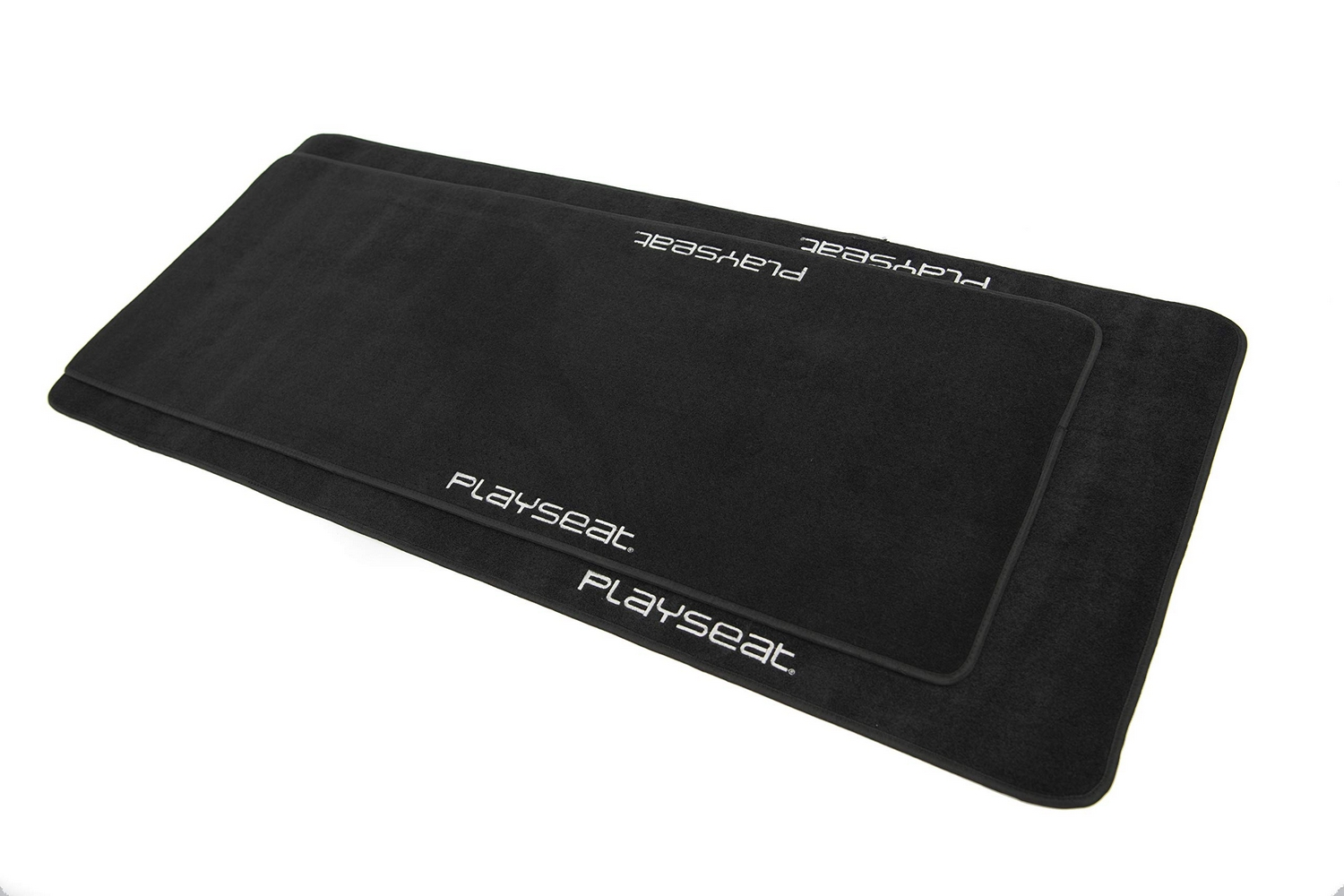 Dos alfombras rectangulares negras con la palabra 'PLAYSEAT' en blanco, sobre un fondo blanco.