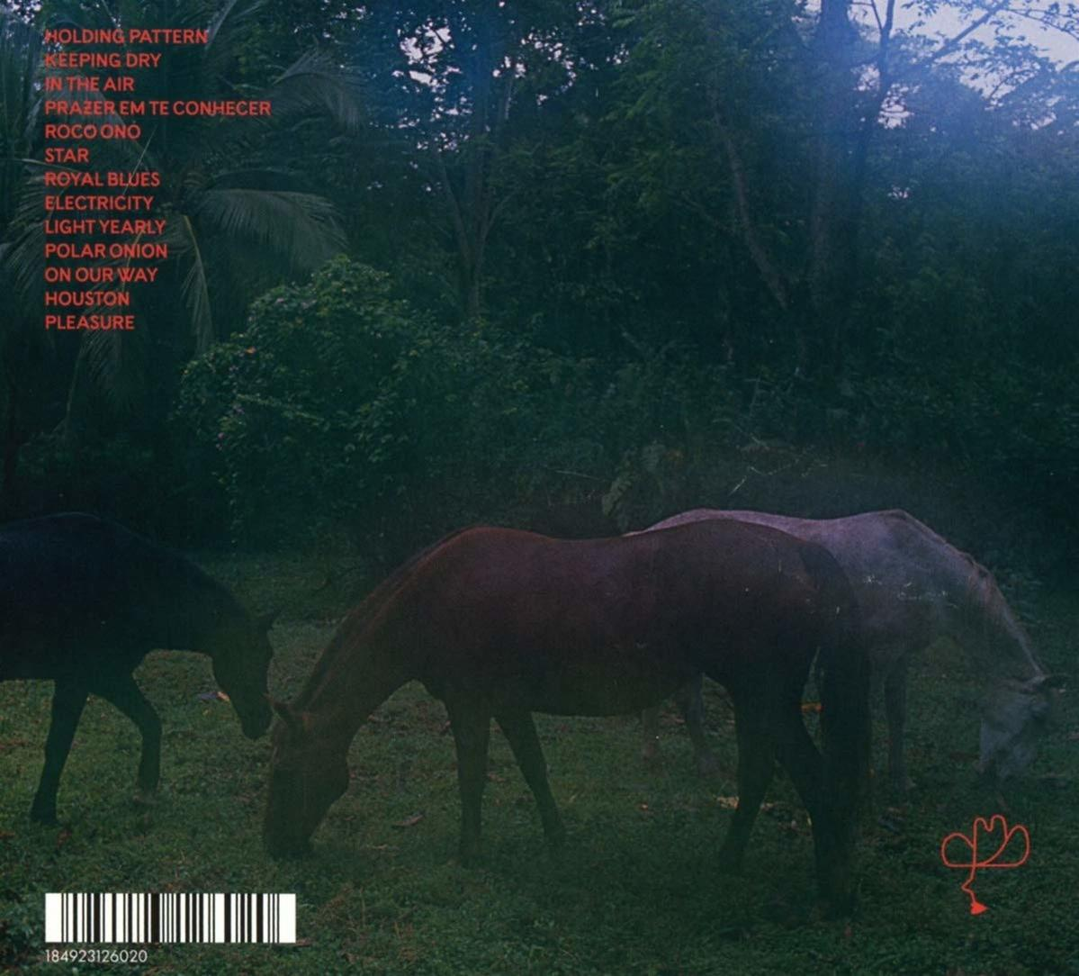 Drie paarden grazen in een groen veld. Bomen vormen een donkere achtergrond. Albumcovertekst is zichtbaar.