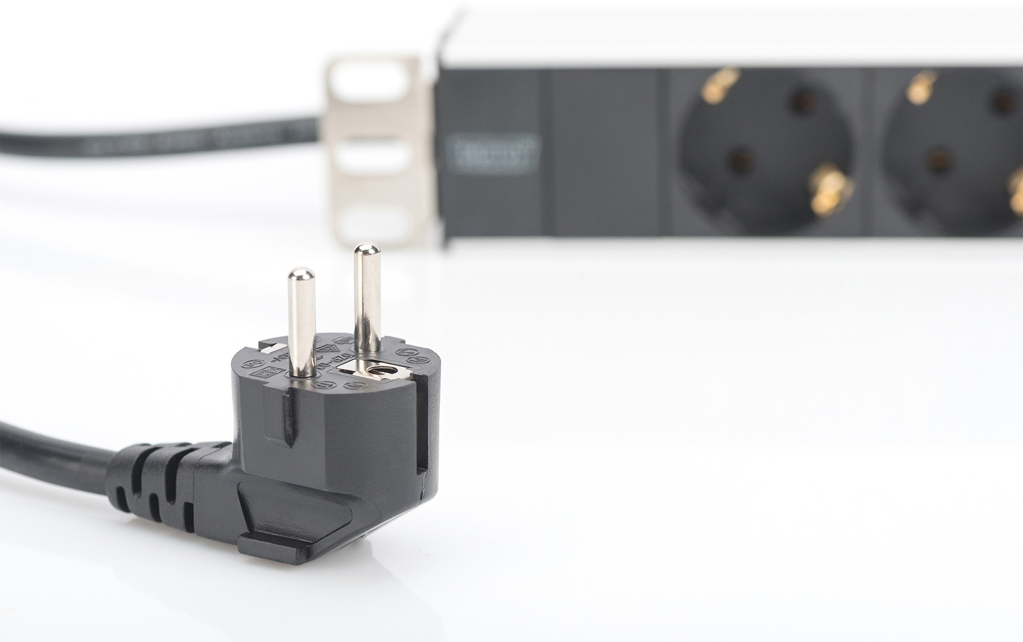 DIGITUS DN-95401 Steckdosenleiste, Schwarz 