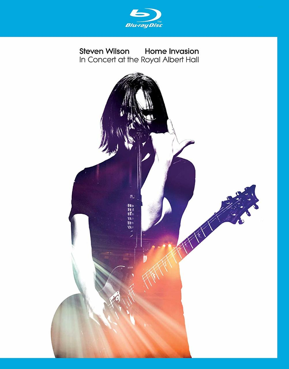Blu-ray-Disc-Cover. Ein Mann mit Gitarre auf der Bühne, umgeben von Lichtern. Titel: Steven Wilson.