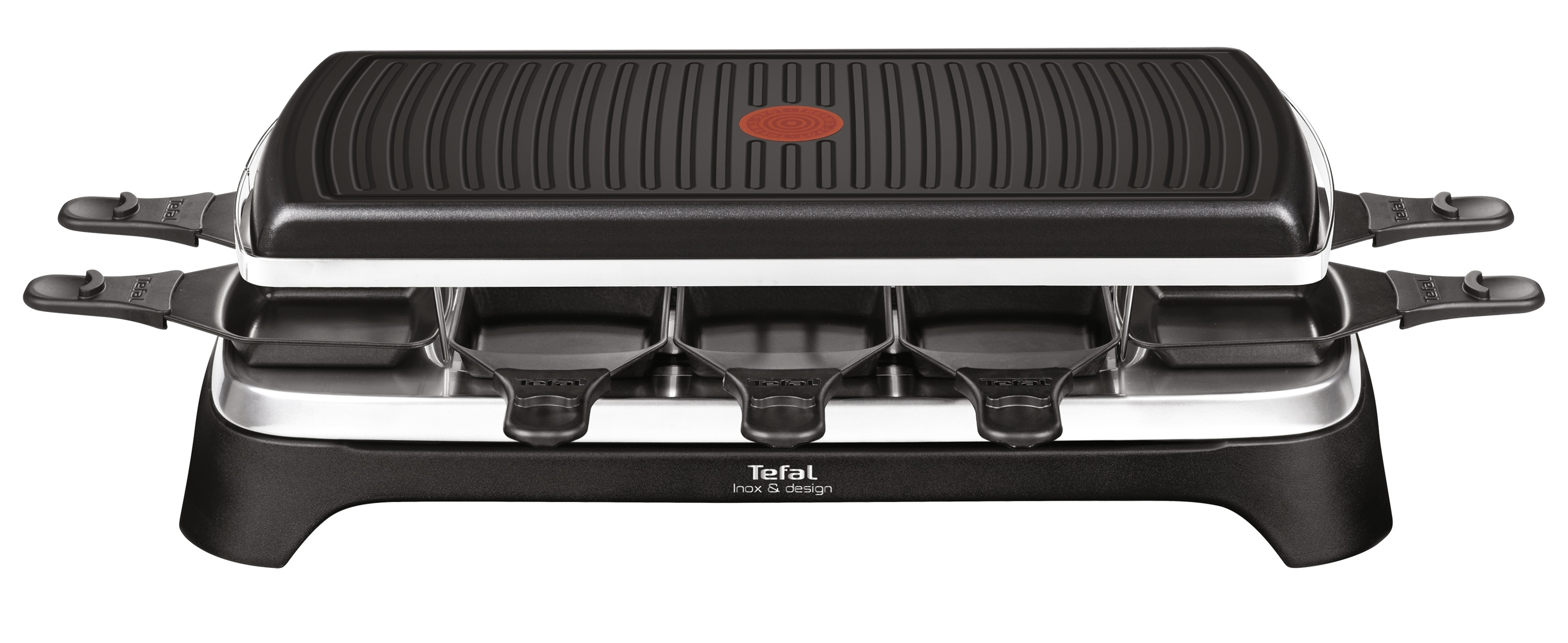 Schwarzer Raclette-Grill mit drei Käsehaltern, isoliert auf Weiß.