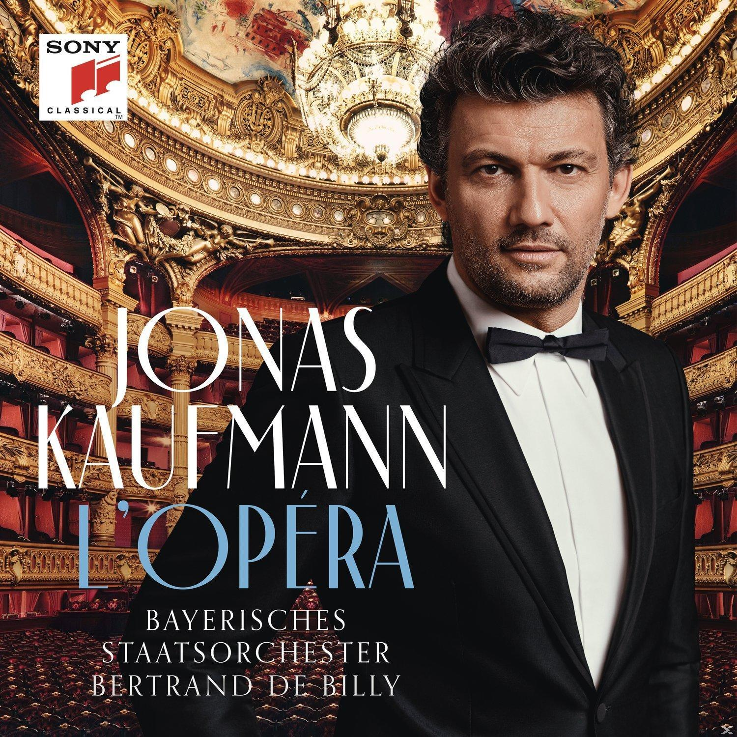Album borítója Jonas Kaufmann-nal öltönyben. Szöveg: 'Jonas Kaufmann L'Opéra' és 'Bayerisches Staatsorchester'.