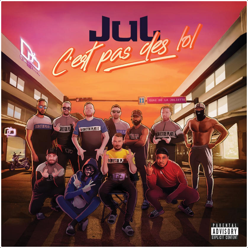 Groupe d'hommes posant devant un bâtiment. Pochette de l'album de Jul, C'est pas des lol.
