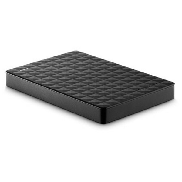 Disco duro externo rectangular negro con patrón de diamantes texturizado sobre fondo blanco.