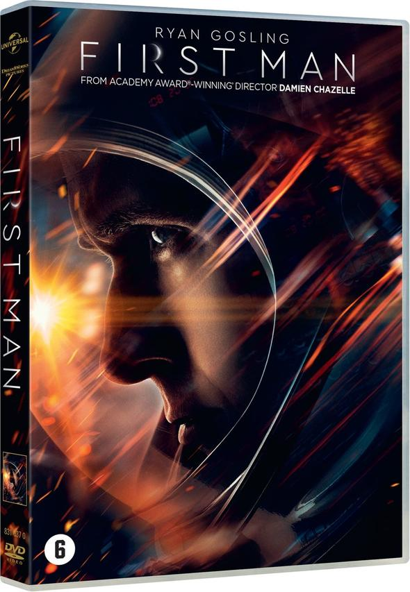 Filmposter van "First Man". Ryan Gosling's gezicht staat centraal. Een vurige achtergrond.
