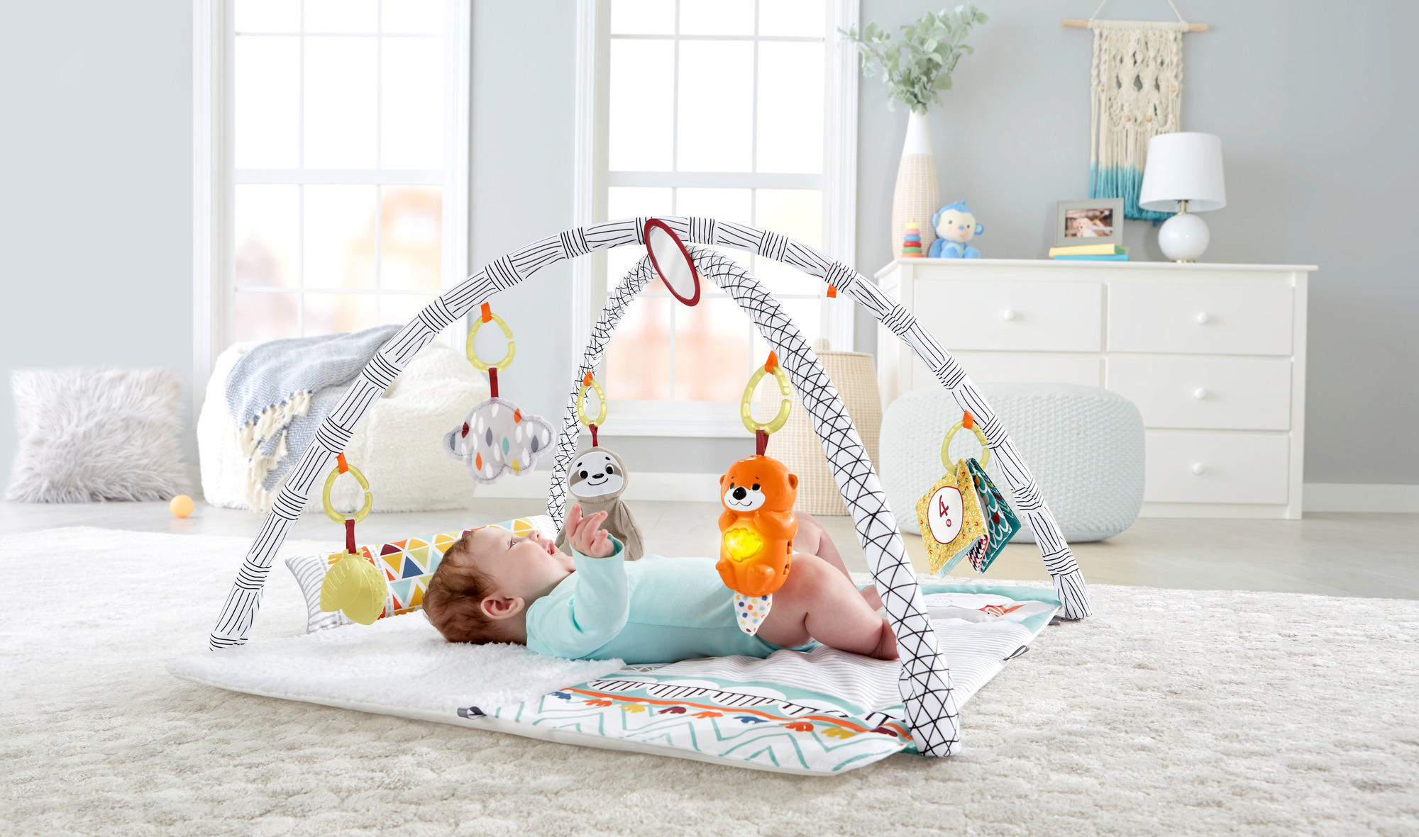 FISHER PRICE 5-Sinnes Spieldecke, Krabbeldecke mit Spielbogen Babydecke Mehrfarbig