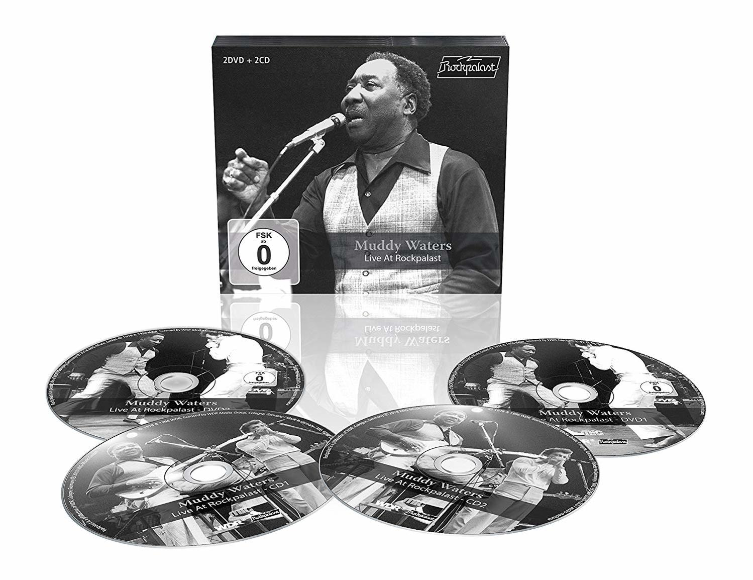 Box-Set von Muddy Waters' Live-Performance mit CDs und DVDs. Schwarz-Weiß-Bild.