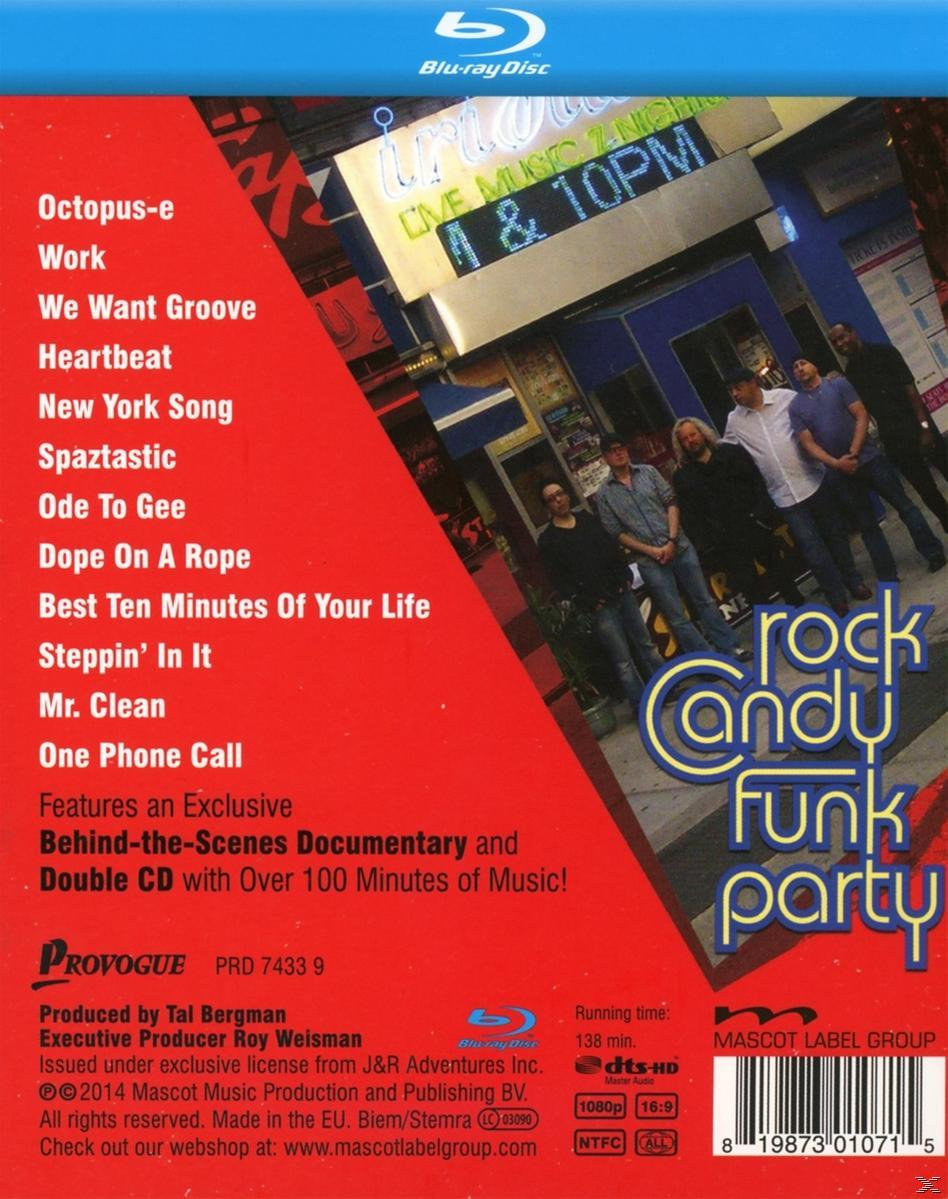 DVD hátlapja, szöveggel és egy zenekari fotóval, rock bandát és számlistát ábrázolva.