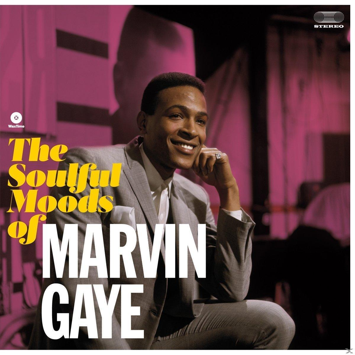 Album borító Marvin Gaye mosolyogva. Vastag sárga szöveg rózsaszín háttéren. Fekete-fehér fotó.