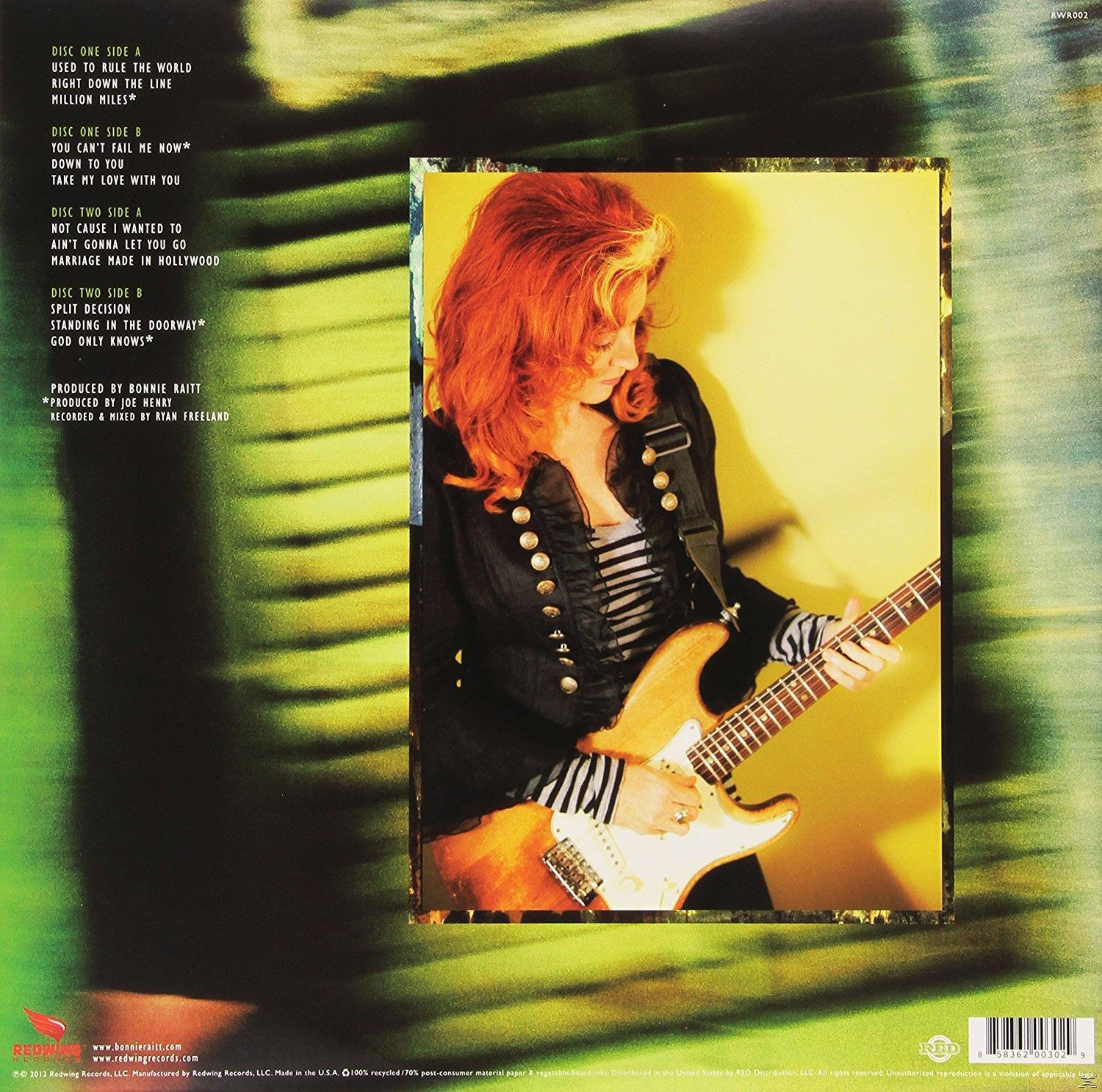 Albumcover mit einer Gitarre spielenden Frau. Der Hintergrund ist ein Gelb- und Orangeverlauf. Rotes Haar.