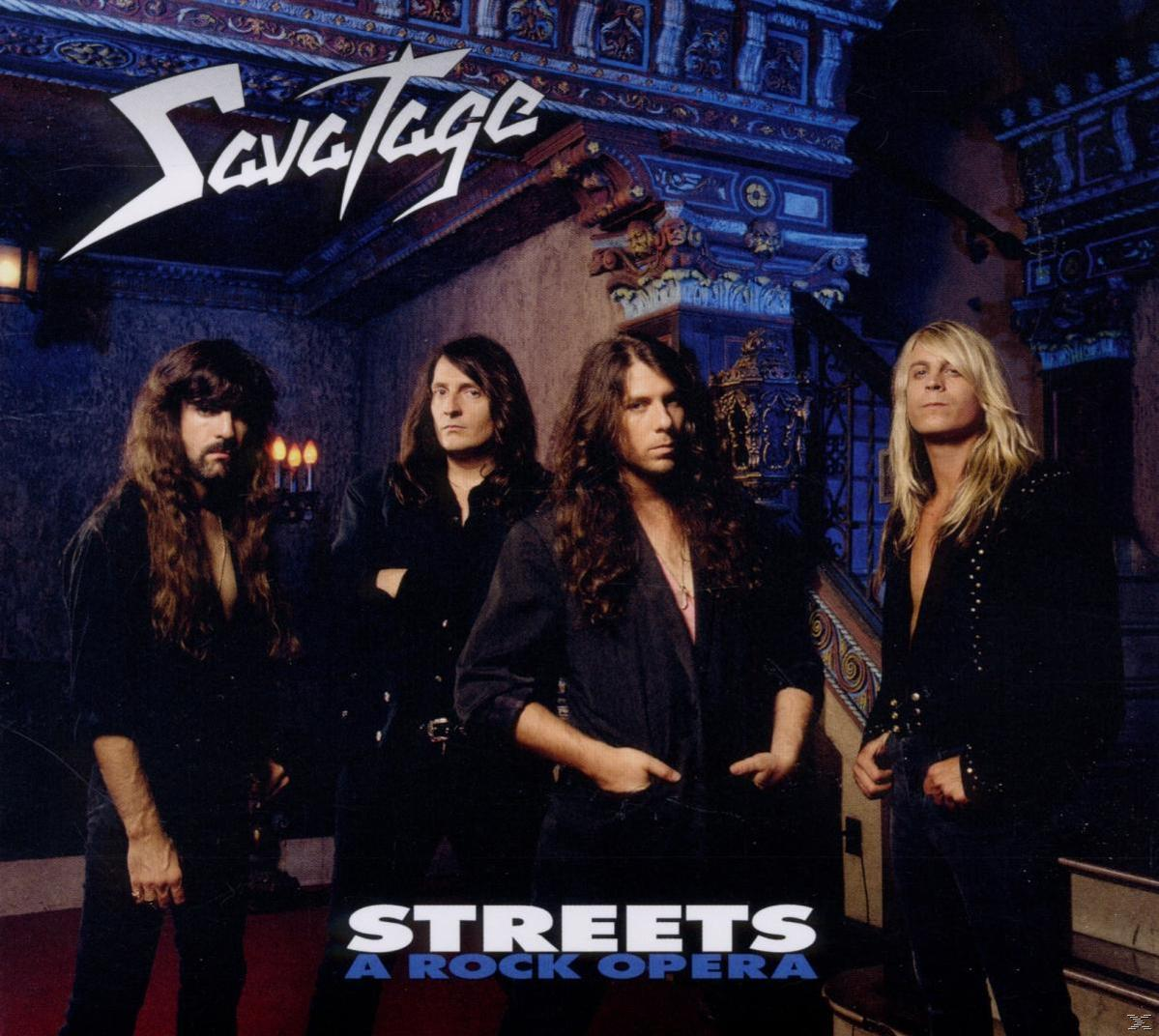 A Savatage zenekar egy szobában áll. Album borító: Streets A Rock Opera.