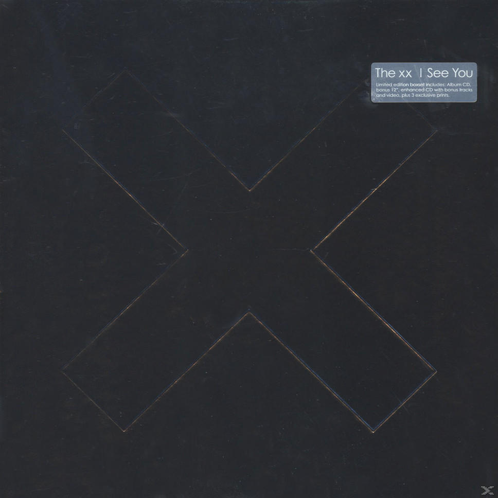 Fekete album borító egy nagy 'X' grafikával. Matrica: 'The xx I See You', szöveggel és logóval.