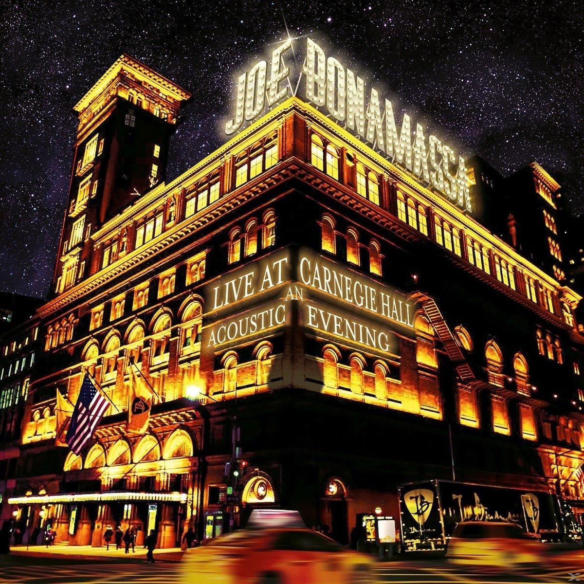 Joe Donamassa album borítója. A Carnegie Hall külseje éjszaka, világító táblával, autókkal és zászlóval.