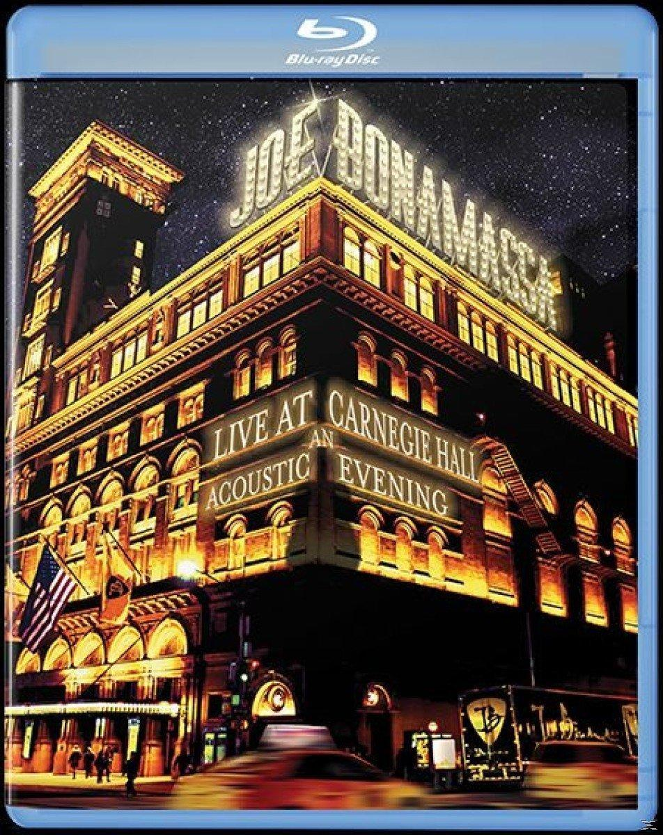 Joe Bonamassa Live at Carnegie Hall Blu-ray borító, a csarnok éjszakai képével és amerikai zászlóval.