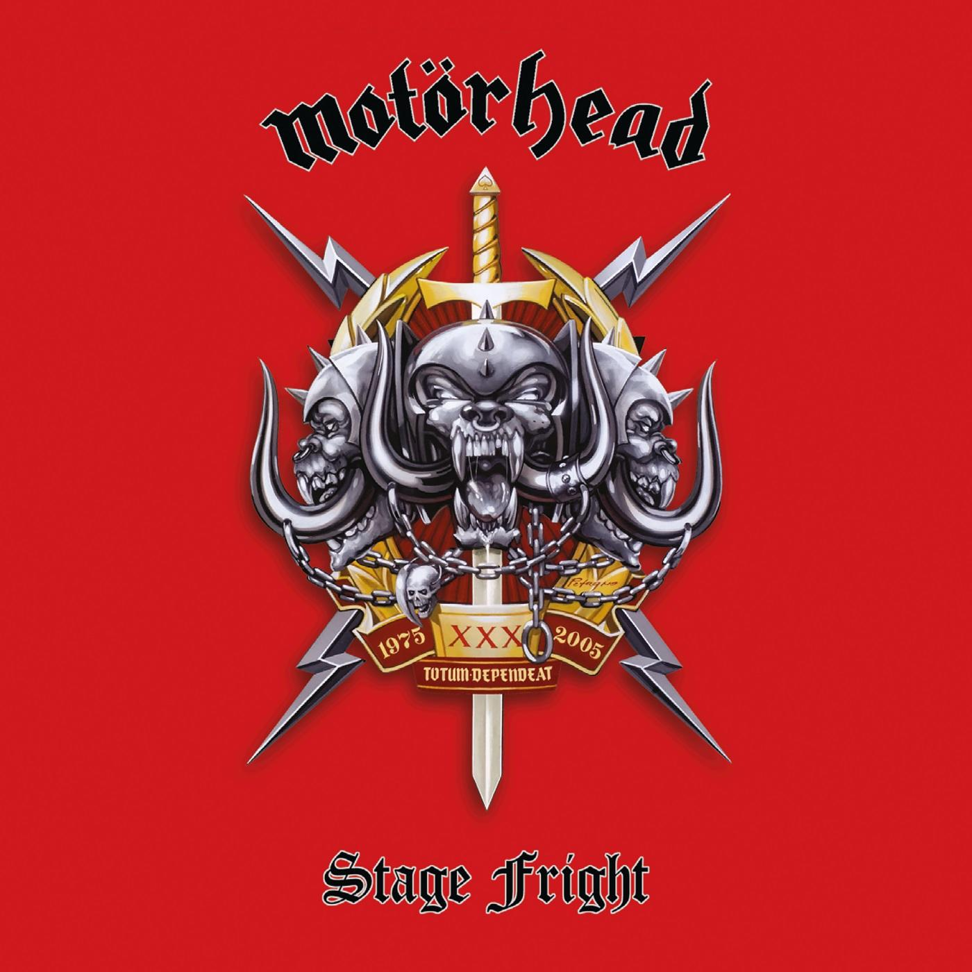 Motorhead album borító. Szarvakkal, karddal és villámokkal díszített koponya vörös háttéren.