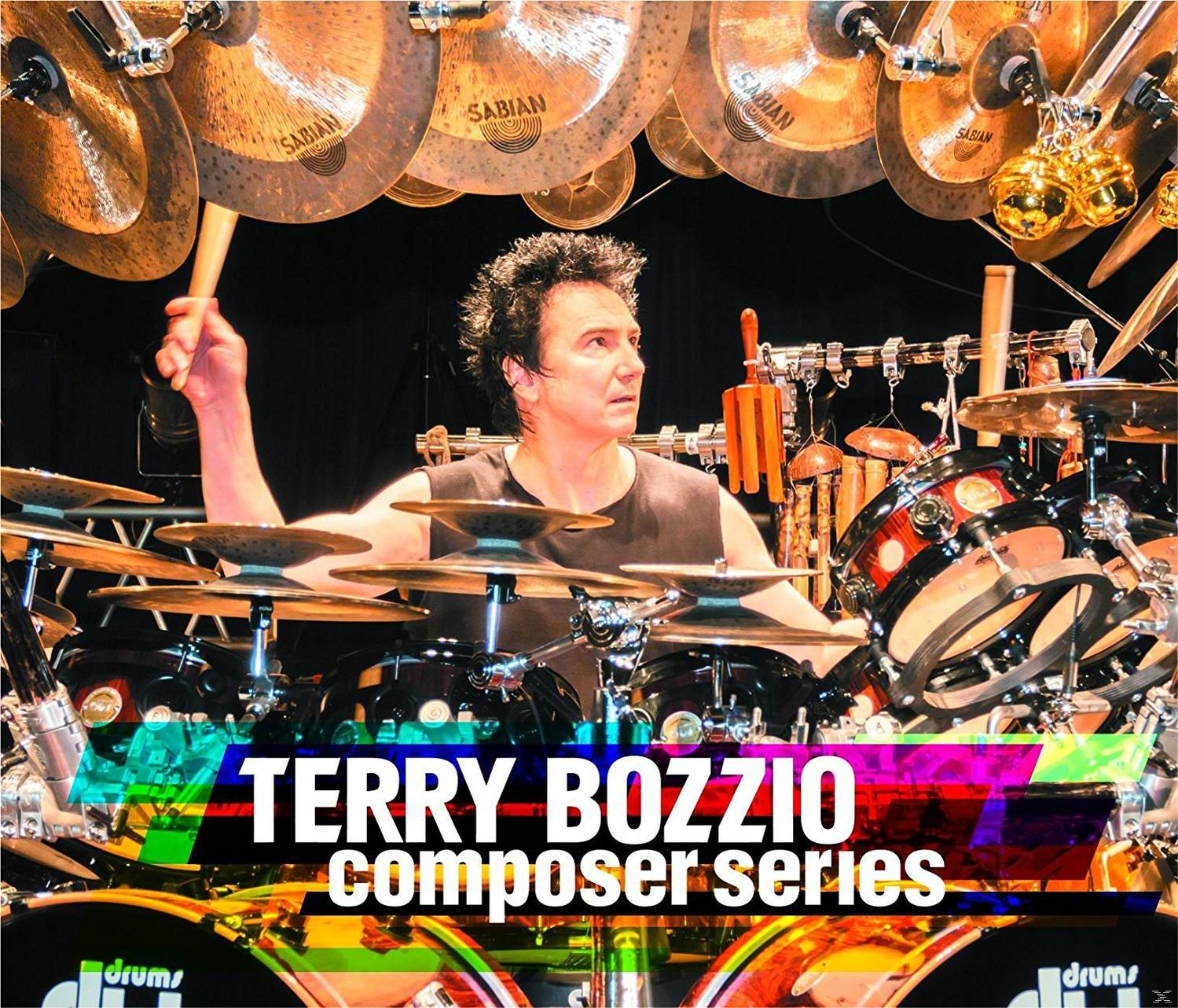 Albumcover von Terry Bozzio beim Schlagzeugspielen mit einem lebendigen Bühnenaufbau und Albumtitel.
